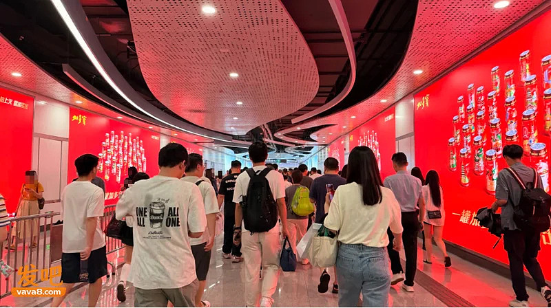 深圳地铁“辣眼睛”广告引众怒,被批比椰树更炸裂 - 20