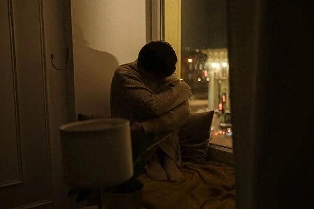 一种“新型洗脑”正在蔓延:孩子身陷绝境,家长却一无所知 - 1