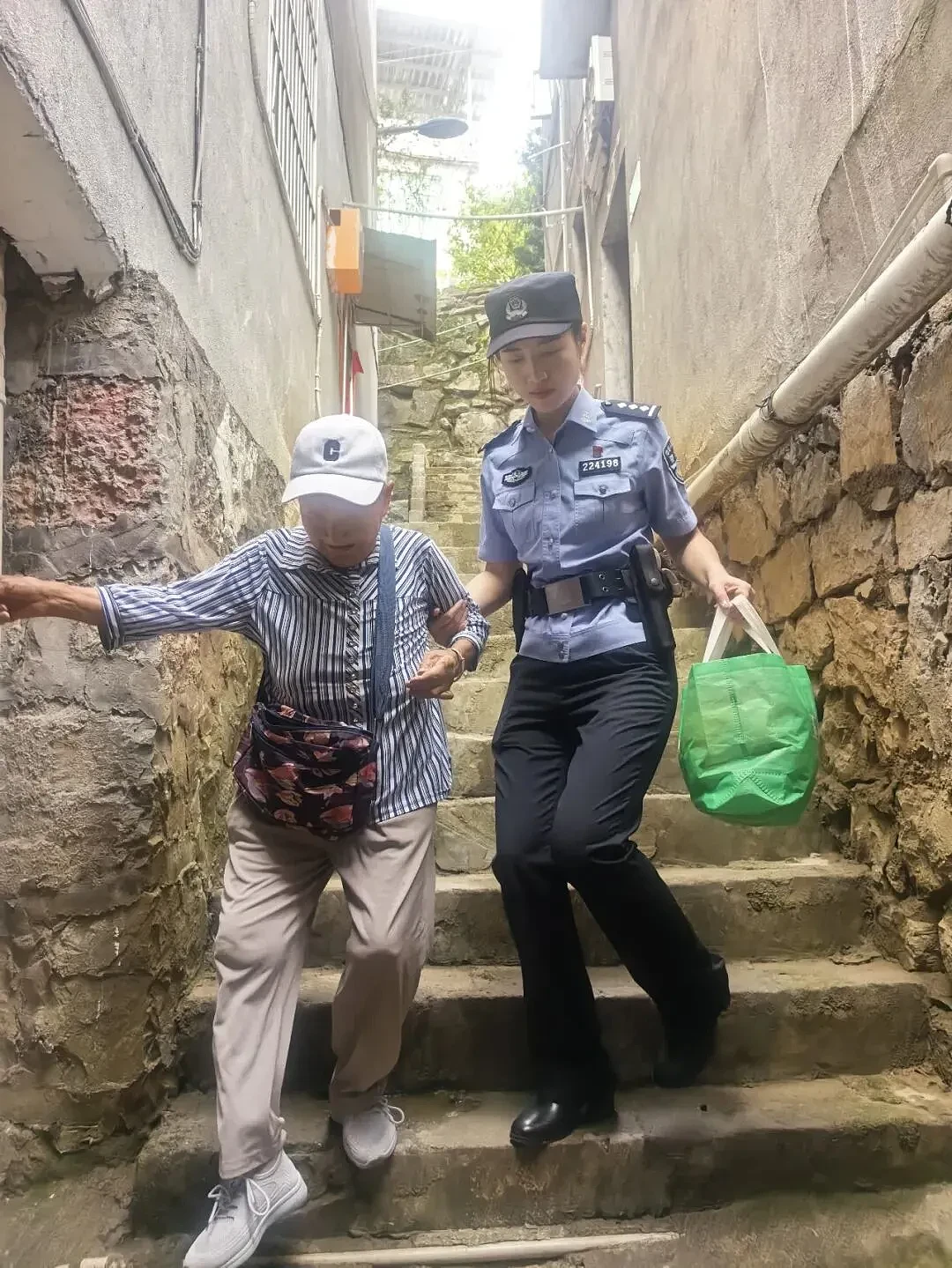 山体崩塌救援一线,这对夫妻的5分钟通话太戳心(组图) - 1