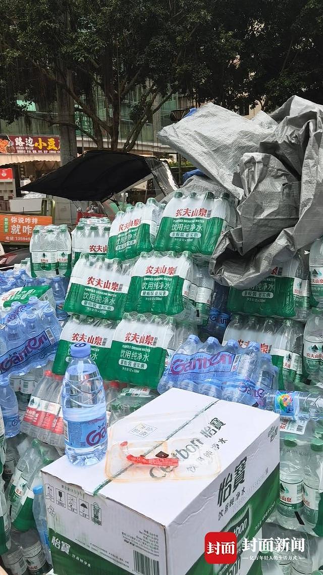 争分夺秒!重庆彭水山体崩塌现场发现生命迹象,居民、志愿者接力支援 - 4