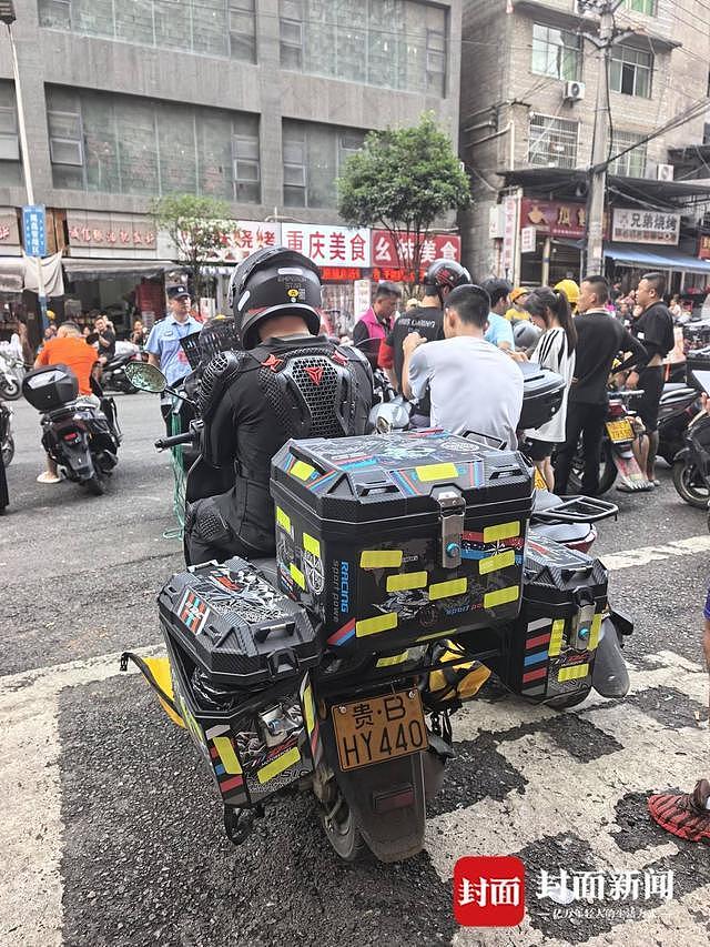 争分夺秒!重庆彭水山体崩塌现场发现生命迹象,居民、志愿者接力支援 - 6