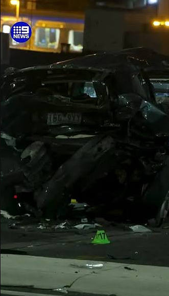 澳女高速逆行撞车,车上6人逃过一劫!行车记录仪拍下可怕瞬间(视频/图) - 1