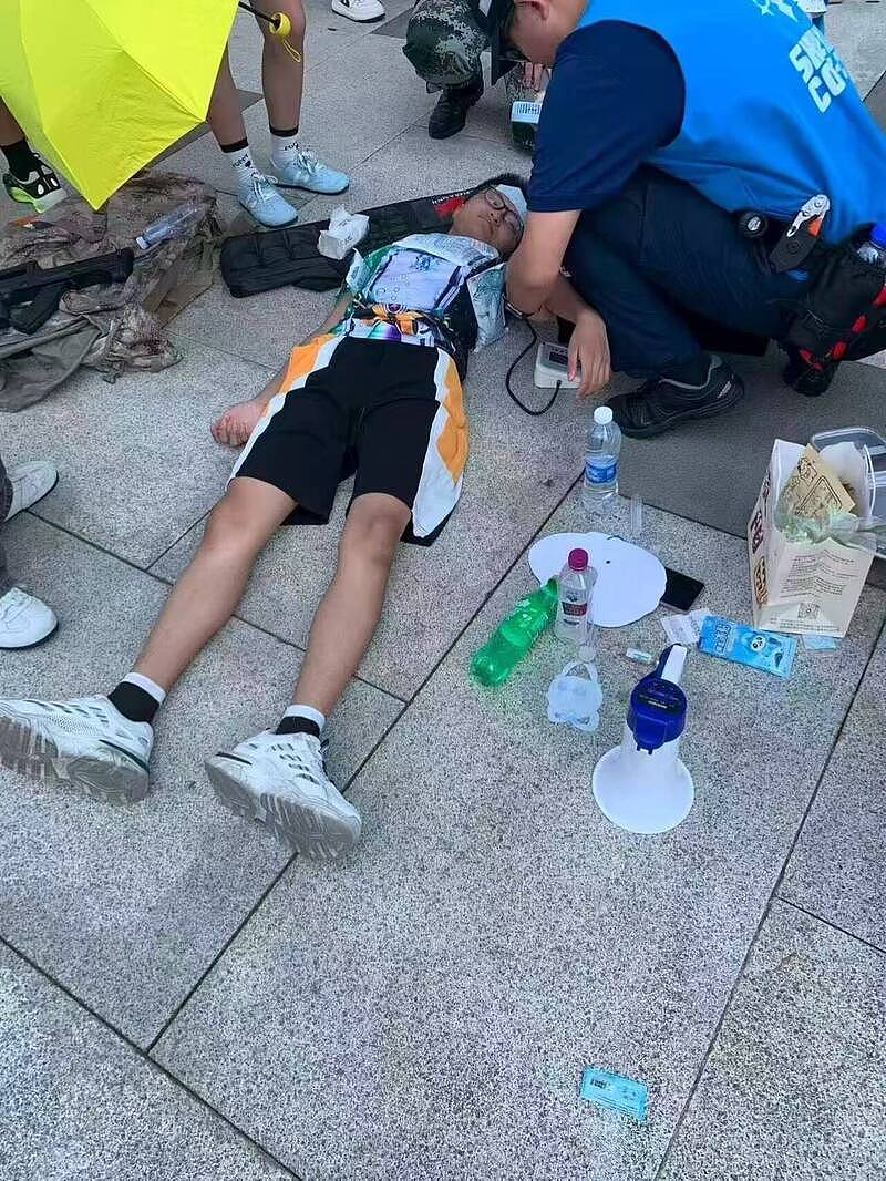 中国少年cos张雪峰时昏倒,旁人吓坏:以为要跟著飞升了(组图) - 2