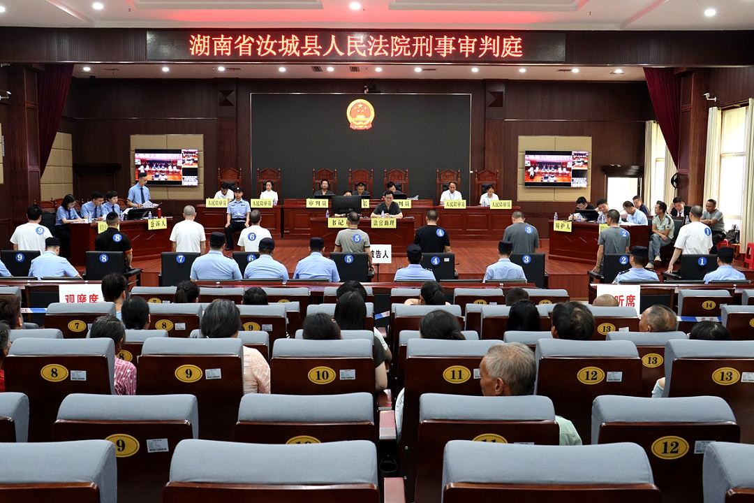 设瞭望哨配对讲机通风报信，湖南破特大盗采稀土案，9人当庭认罪 - 7
