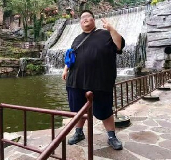 心情不好就狂吃,中国男8年胖到250公斤(图) - 1