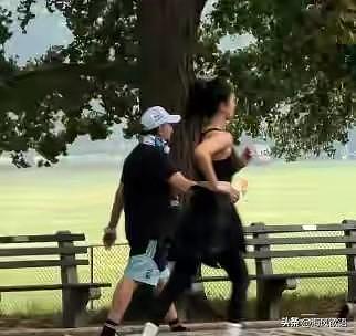 纽约街头偶遇杨紫晨跑,高马尾素颜太青春,瘦到路人差点认不出(组图) - 6