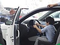 中国年青人换车比换手机都勤？
