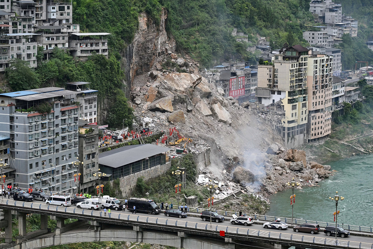 重庆山崩8死34失联，逾72小时仅寻获8具遗体（图） - 1