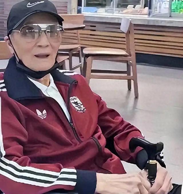 原来她是谢贤最后一个女人,相差49岁,曾自爆分手真相,是他老了(组图) - 1