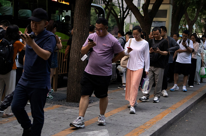 江苏妹揭中国底层社会戾气重，引爆中国网友共鸣！“生活压力太大”（图） - 1