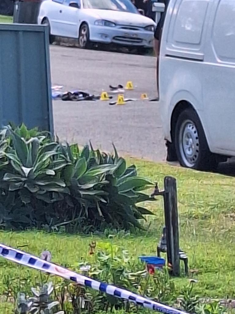 澳男深夜持斧砸门,遭滑板车反击致死!陪审团裁定自卫杀人无罪 - 3
