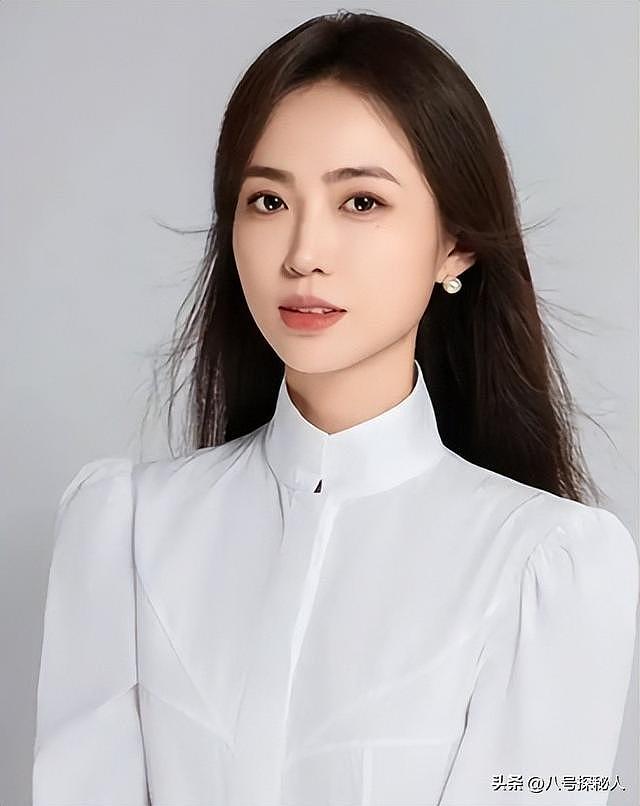 恒大歌舞团长白珊珊,在许家印被抓后,她低调嫁给了这个男人 - 14