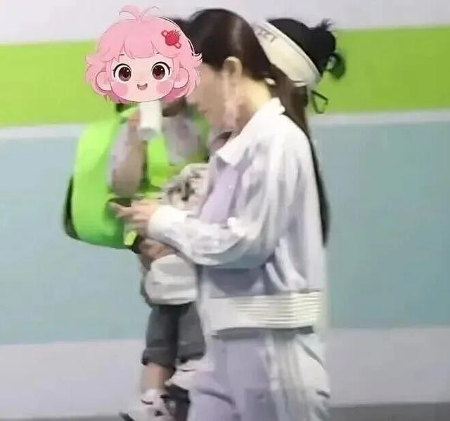“甜馨疑似当姐姐了?”冲上热搜,李小璐被指疑似生二胎 - 2