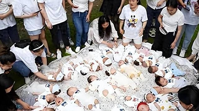 联合国发警告,中国人口恐从14亿“腰斩”至5.2亿!为何发钱年轻人也不生?(组图) - 10