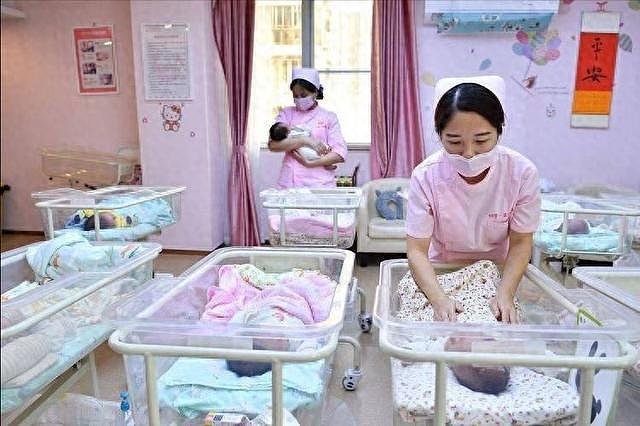 联合国发警告,中国人口恐从14亿“腰斩”至5.2亿!为何发钱年轻人也不生?(组图) - 11