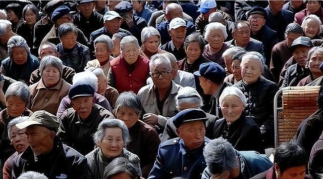 联合国发警告,中国人口恐从14亿“腰斩”至5.2亿!为何发钱年轻人也不生?(组图) - 15