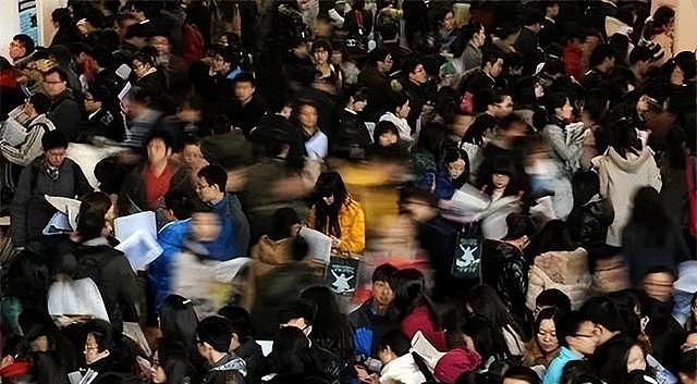 联合国发警告,中国人口恐从14亿“腰斩”至5.2亿!为何发钱年轻人也不生?(组图) - 16