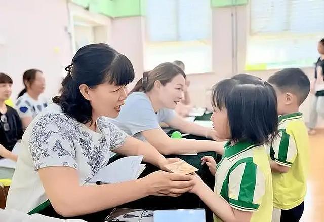 联合国发警告,中国人口恐从14亿“腰斩”至5.2亿!为何发钱年轻人也不生?(组图) - 18