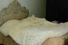 性交易避孕套掉了，女方勒索8万不成控对方强奸，下场曝光