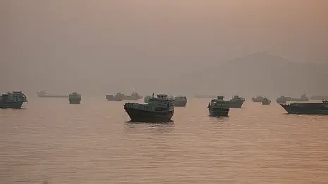 中东冲突推高油价,澳联储11月前加息概率翻倍至80%(图) - 1