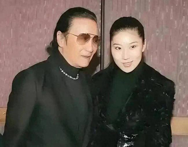 谢贤死因曝光，港媒曝火葬内幕，难怪她哭红眼（组图） - 6