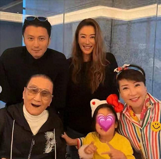 谢贤死因曝光，港媒曝火葬内幕，难怪她哭红眼（组图） - 11
