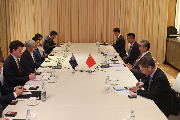 澳中外长会晤，王毅：两国关系不应被偏见干扰破坏 - 2