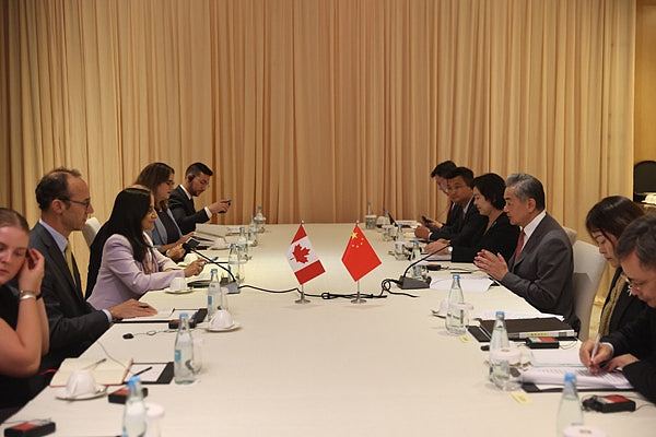 澳中外长会晤，王毅：两国关系不应被偏见干扰破坏 - 3