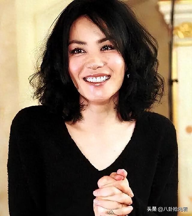 同居12年无名分？谢贤离世后，王菲尴尬处境曝光，体面尽无 - 1
