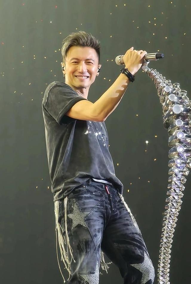 曝谢贤去世不到1小时！谢霆锋违背他生前意愿，CoCo态度令人意外 - 12
