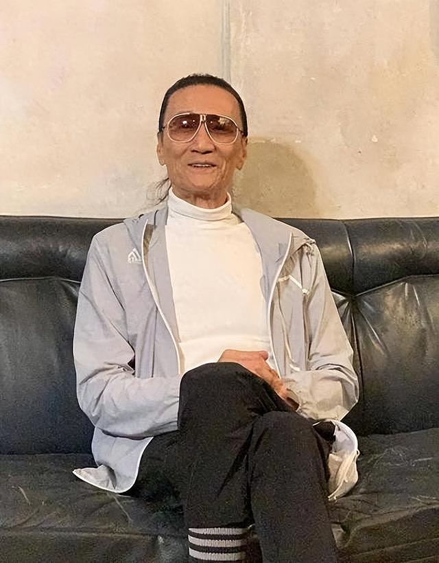谢贤已被火葬！前妻狄波拉一身白衣，眼睛哭肿双手合十，两孙子在场（组图） - 19