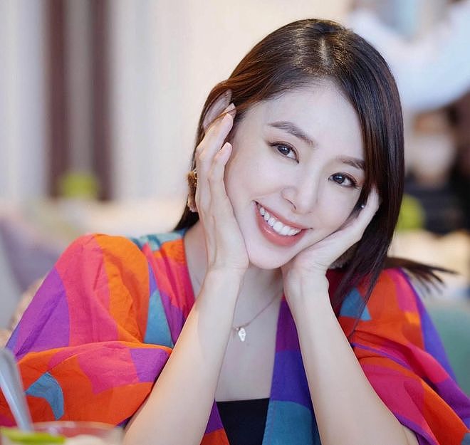 香港知名女星含泪宣布与闺蜜断交，对方欠债不还，失联长达半年 - 3