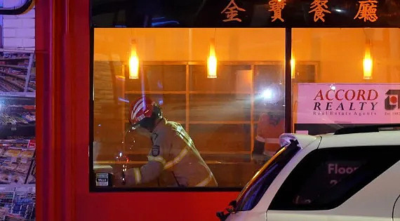 突发！珀斯市区知名华人餐馆被大火吞噬，整栋建筑烧毁！（组图） - 1