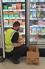 太整齐了！Woolworths员工整理货架20年，获数百万人点赞 - 1