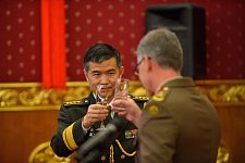 澳媒：澳方缺席大使馆解放军99周年庆典，黄英贤警告中国“挑衅性”行动