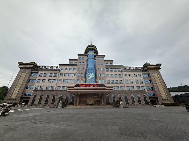 贵州“卖酒女”骗局曝光：男员工扮美女诱骗中年男性，成本几十元卖上千元 - 17