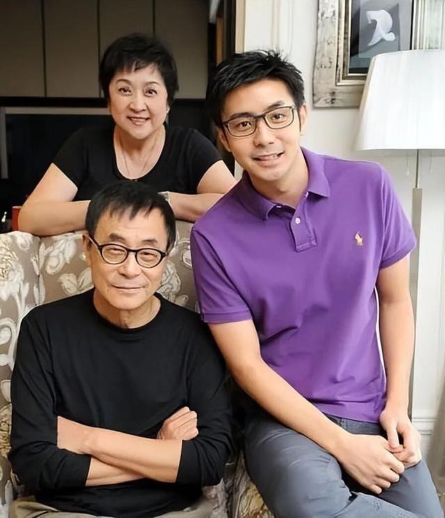 甄珍哭着说:谢贤去年就认不得人了,反复问同一个问题,连老朋友都叫不出名字 - 2