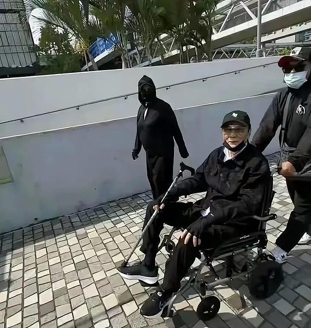甄珍哭着说:谢贤去年就认不得人了,反复问同一个问题,连老朋友都叫不出名字 - 6