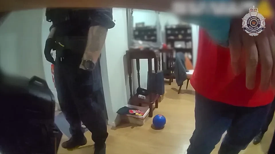澳男利用AI换脸,制作深伪色情影像,多名女子受害!被控43项罪名 - 2