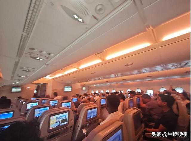 离谱!阿联酋航空A380备降杭州,373人被困10小时,高温多人晕倒 - 2