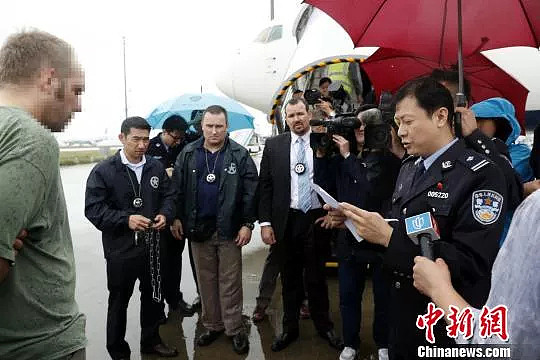 性侵幼女、枪杀妻子,中国警方向美遣返美籍红通逃犯 - 2