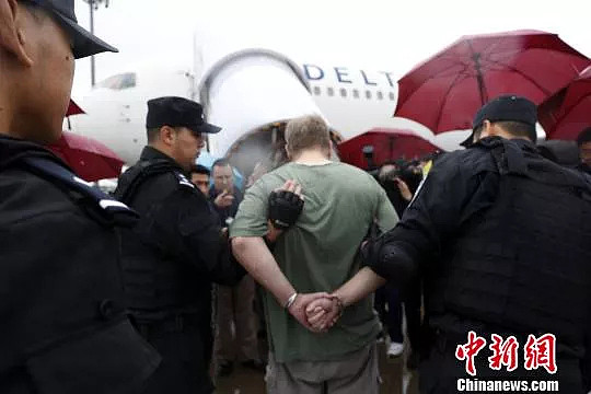 性侵幼女、枪杀妻子,中国警方向美遣返美籍红通逃犯 - 3