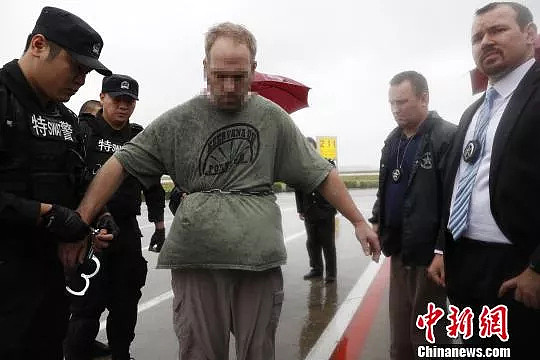 性侵幼女、枪杀妻子,中国警方向美遣返美籍红通逃犯 - 4
