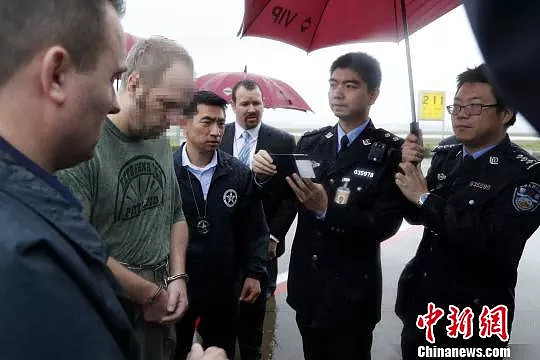 性侵幼女、枪杀妻子,中国警方向美遣返美籍红通逃犯 - 5