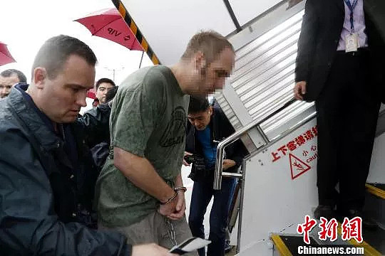 性侵幼女、枪杀妻子,中国警方向美遣返美籍红通逃犯 - 6