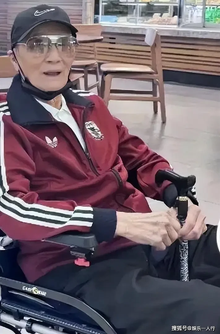 原来谢贤最宠爱的不是狄波拉，也不是甄珍，而是... - 11