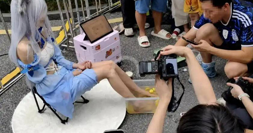 中国漫展乱象频发！Coser卖“泡脚柠檬水”，一杯205元引爆热议 - 2