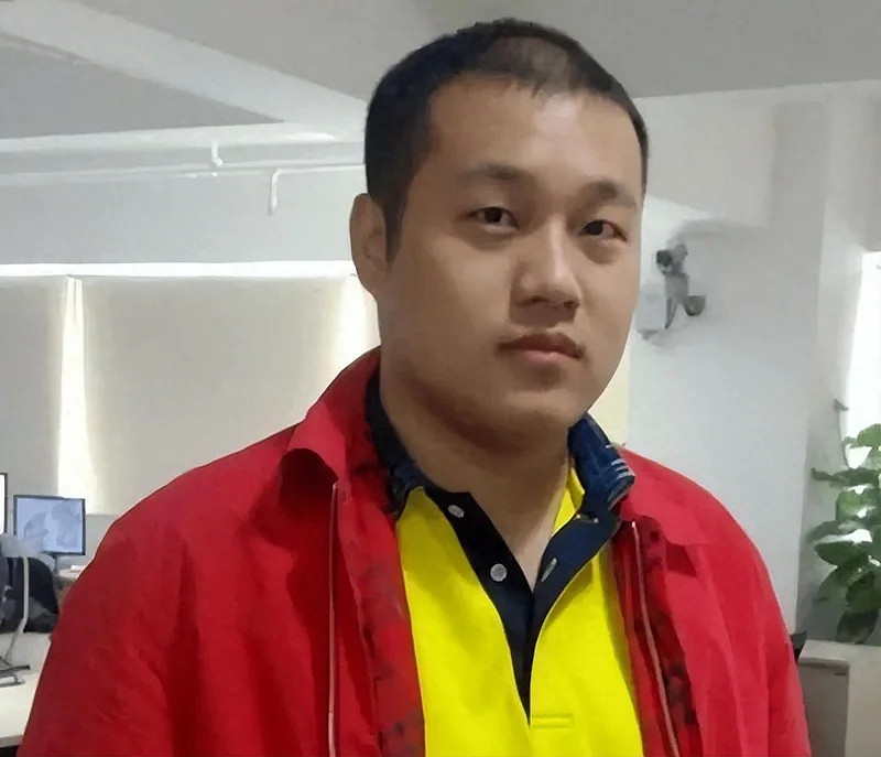 中国“首父”翻车? 徐波晒百子合照，代孕丑闻与巨额财产纠纷引爆网络（组图） - 1