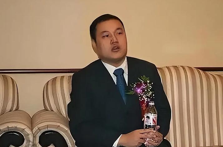 中国“首父”翻车? 徐波晒百子合照，代孕丑闻与巨额财产纠纷引爆网络（组图） - 15