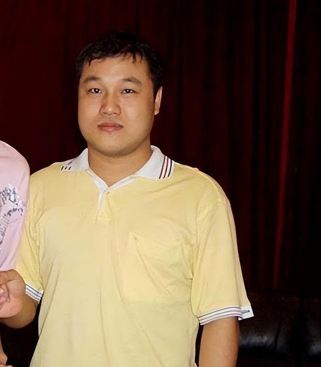 中国“首父”翻车? 徐波晒百子合照，代孕丑闻与巨额财产纠纷引爆网络（组图） - 17